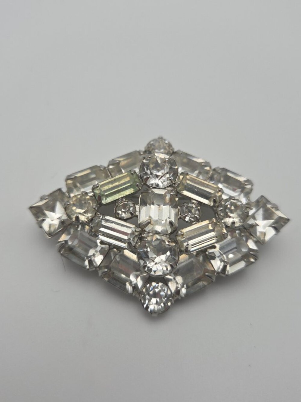 Vintage WEISS Clear Rhinestone Brooch – Rhodium Setting | Stunning Statement Pin - Picture 3 of 4
